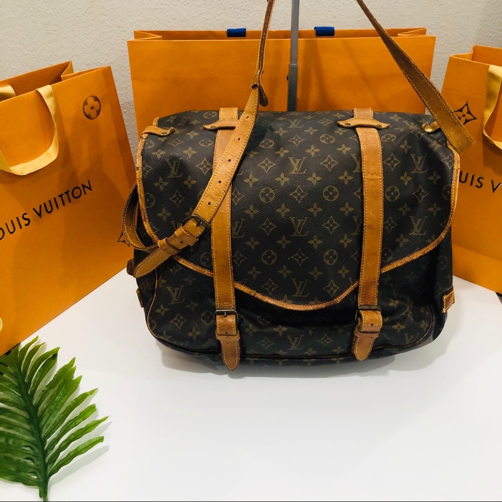 S O L D ‼️ Louis Vuitton Saumur 43 bag